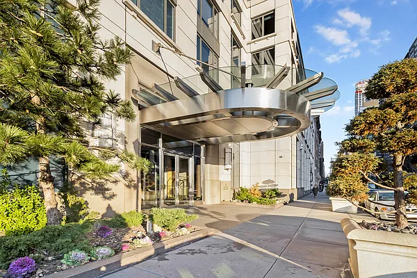 Sold by Manhattan Network Inc. | media 1