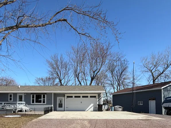 306 Corsica Ct, Milbank, SD 57252