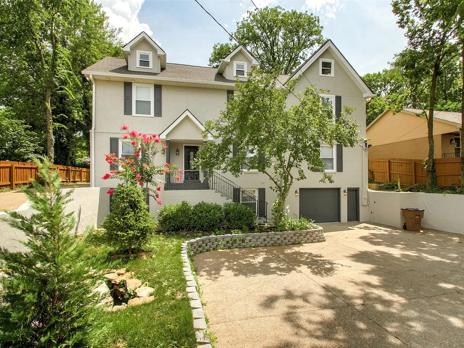 6 bed, 4.5 bath, 4727 sqft, $7,500 — Photo 3