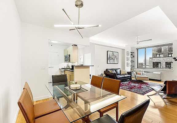 4th image of 40 W 116th St APT A809