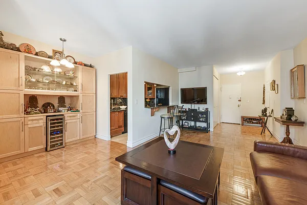 Sold by Triplemint | media 2