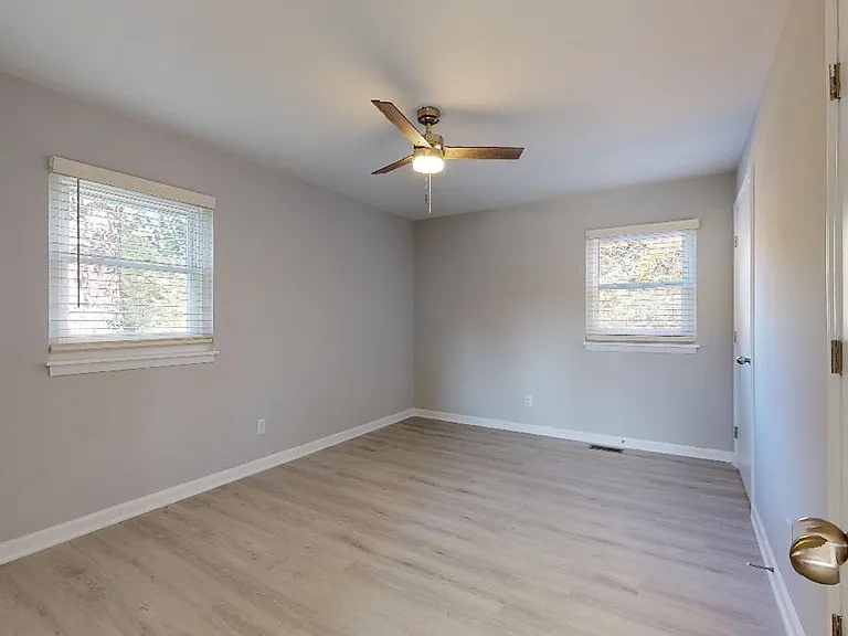 Longview Village Apartments — Photo 21
