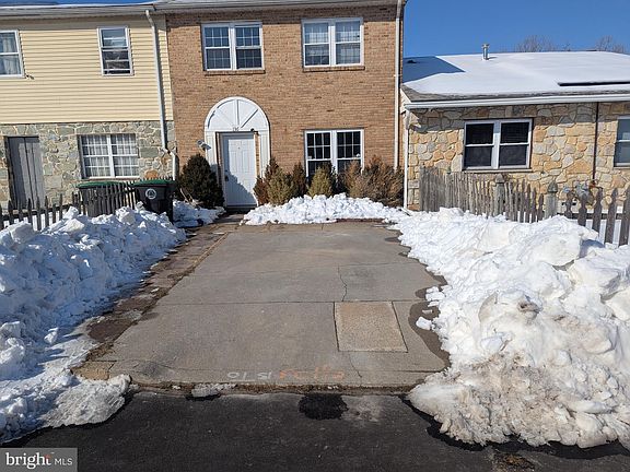 2nd image of 136 Colonial Square Dr