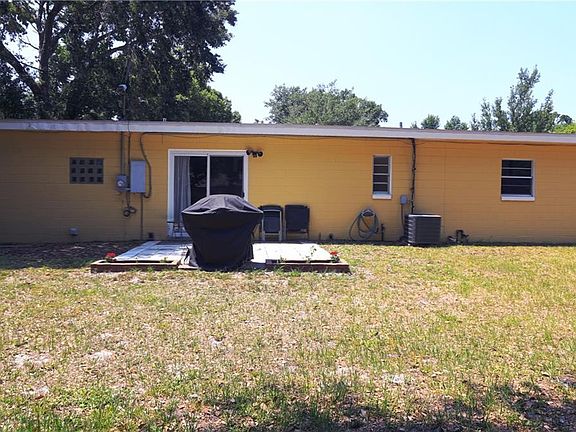5th image of 521 Lilac Rd
