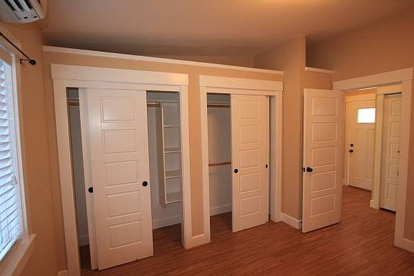 2nd image of 944 SE Umatilla St Unit B