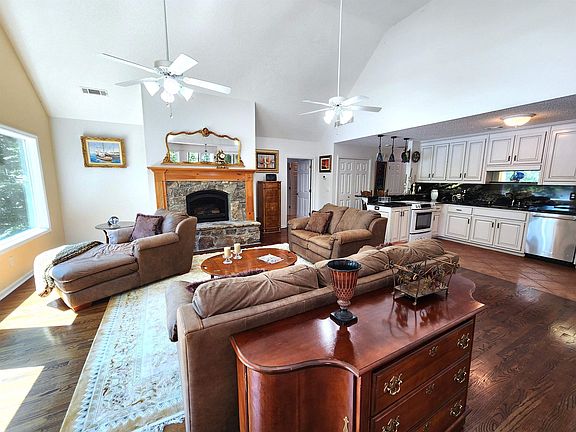 5th image of 1570 Pointe Royal Rd