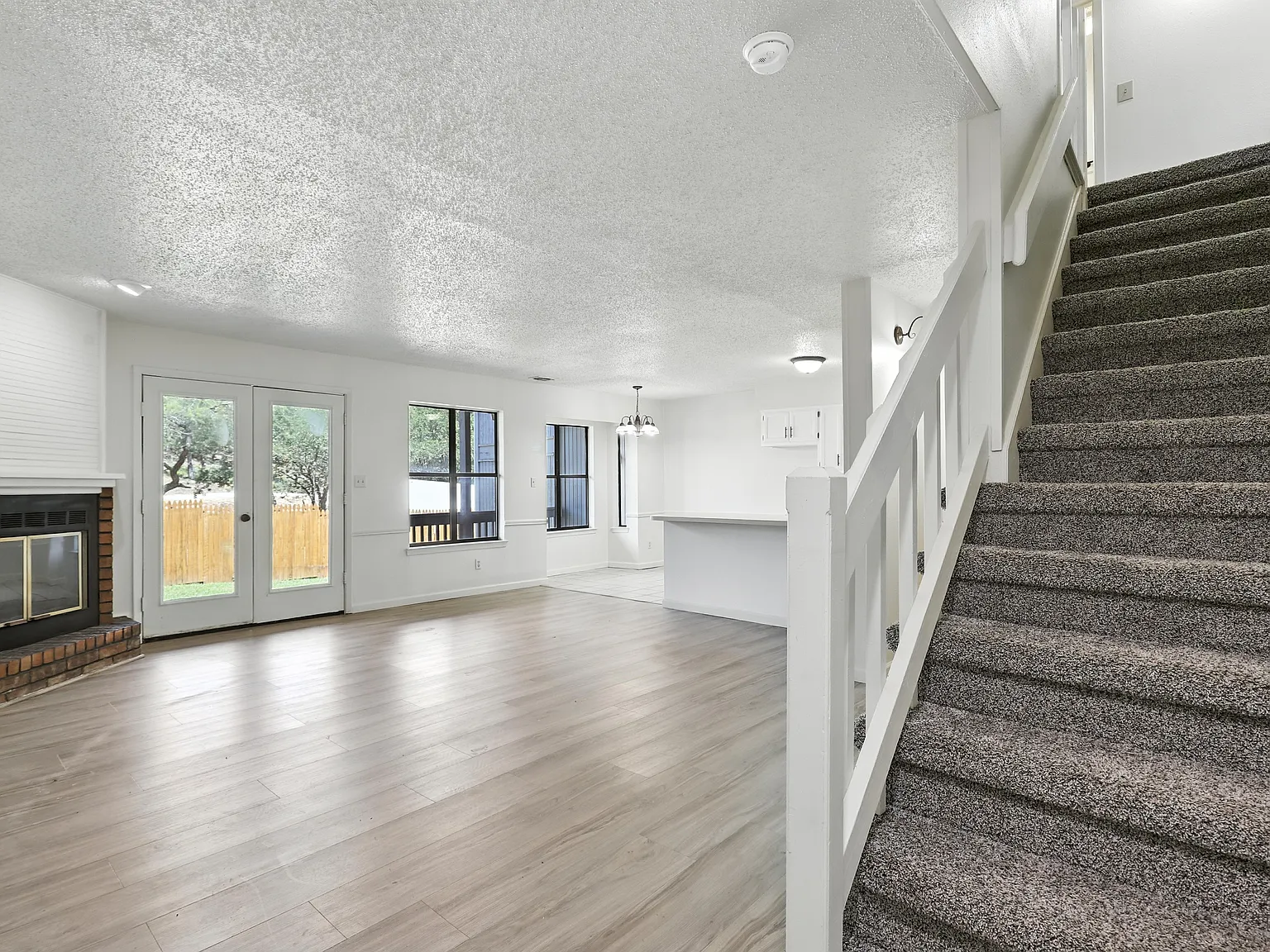 2 bed, 1300 sqft, $1,395 — Photo 4