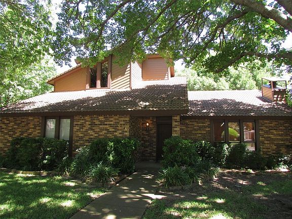 2nd image of 631 Villa Creek Dr