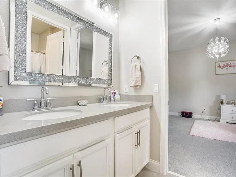 8414 Vivaro Isle Way — Photo 45
