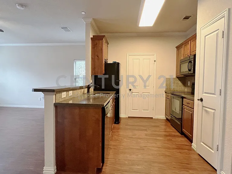 420 W Franklin St #10 — Photo 5
