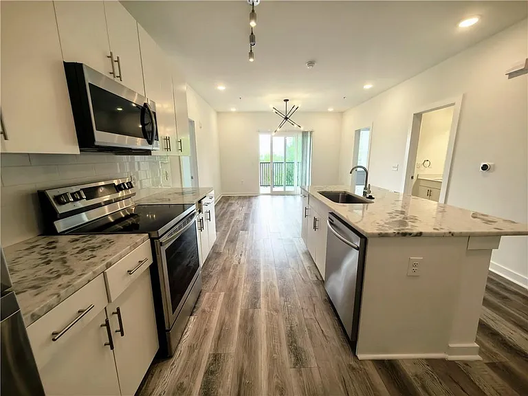 525 Parkway Dr #401 — Photo 10