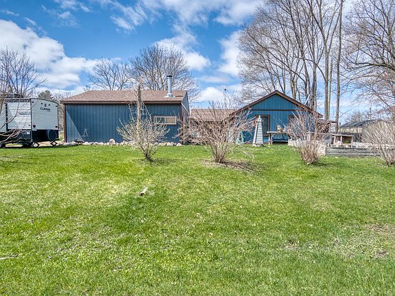 4th image of 322 Lake Dr