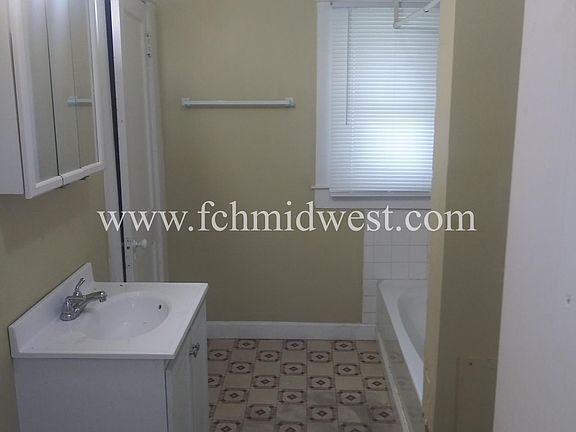 5th image of 3239 Central Ave #B