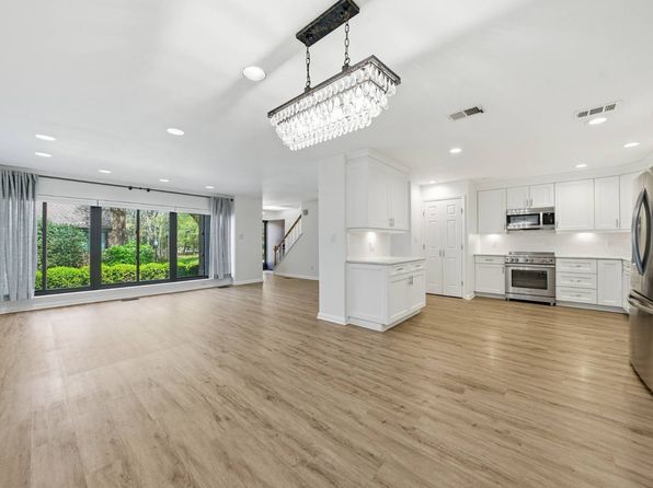 25 Spring Holw, Roslyn, NY 11576
