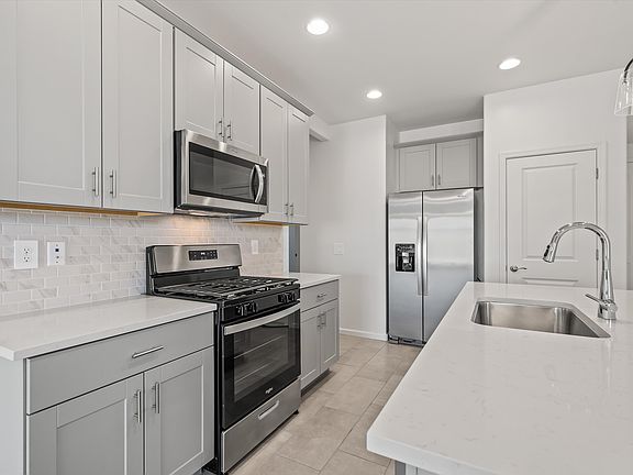 5th image of 10420 W Granderson St