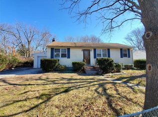 37 Panamoka Trl, Ridge, NY 11961