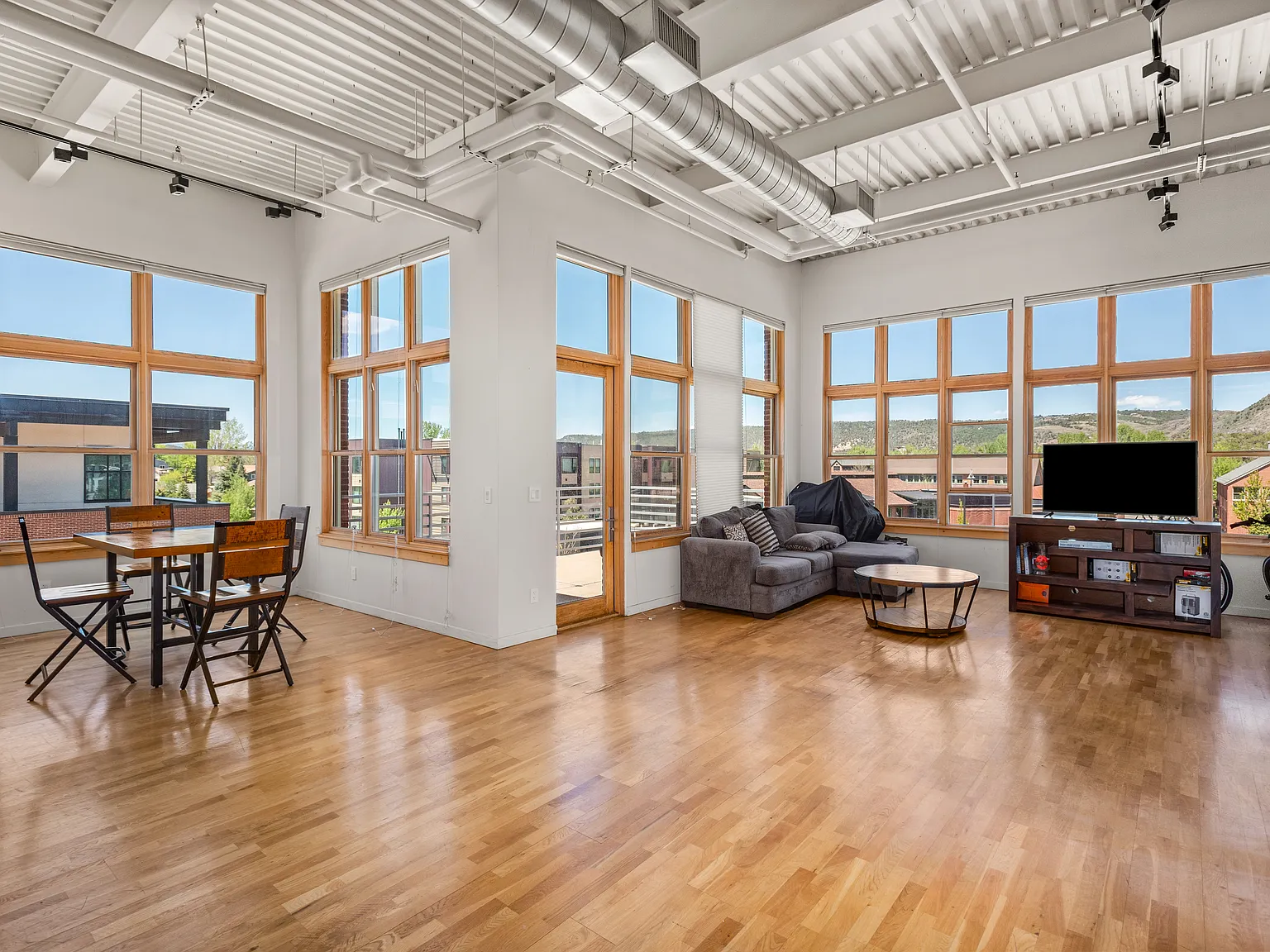 2 bed, 1665 sqft, $6,250 — Photo 2