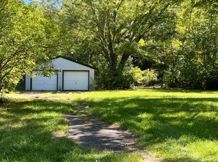 22215 Fenster St, Belleville, MI 48111