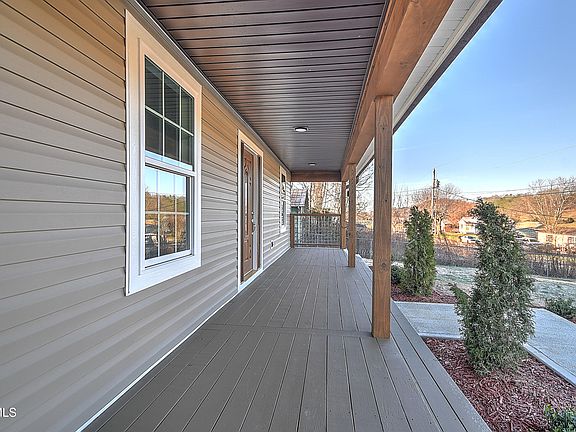 3rd image of 104 Powell St