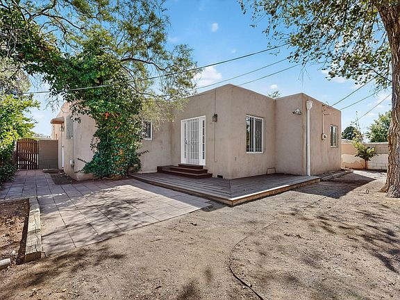 4th image of 329 Laguayra Dr NE