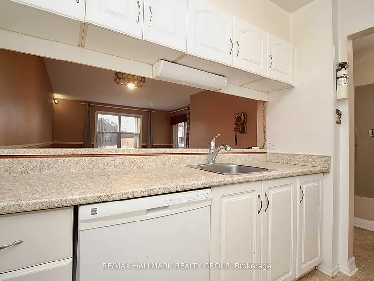 1099 Cadboro Rd #115 — Photo 6