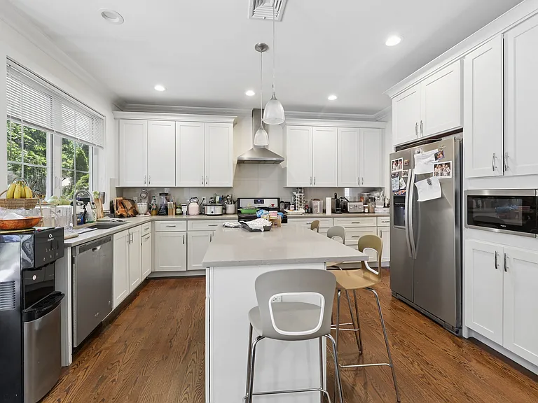 294-296 Tenafly Rd — Photo 6