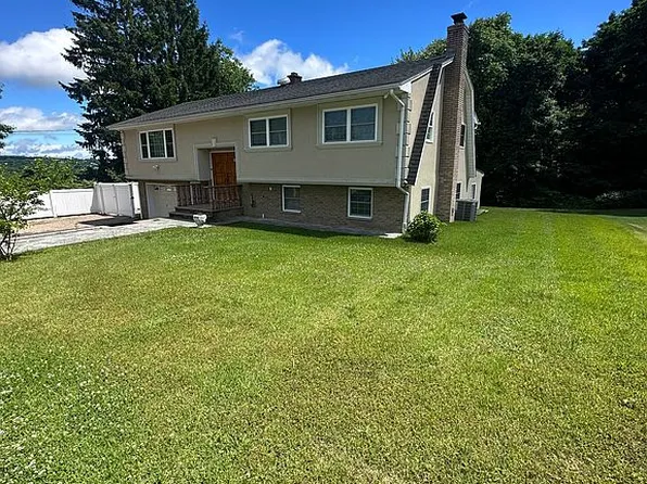 62 Sky Hill Cir, Waterbury, CT 06708