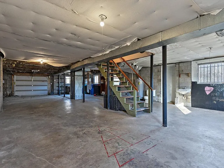 517 Randall St — Photo 31