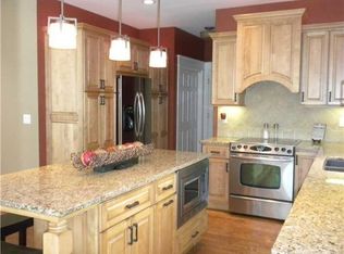 4223 Roxbury Dr NW, Cedar Rapids, IA 52405