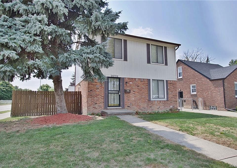 1st image of 20704 Roscommon St