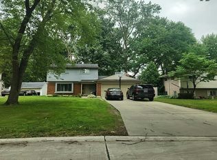 29760 Fall River Rd, Southfield, MI 48076