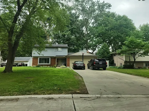 29760 Fall River Rd, Southfield, MI 48076