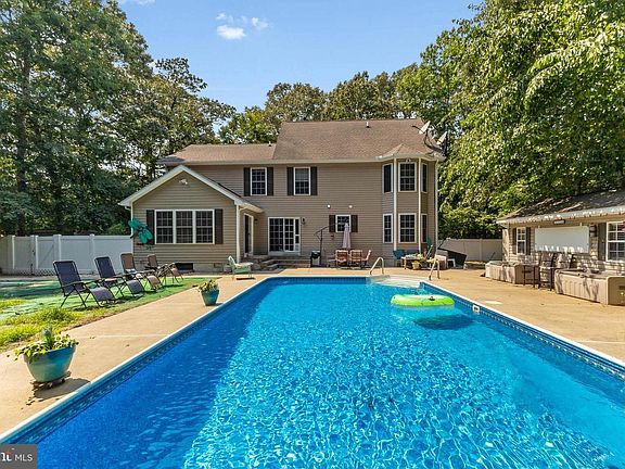 4th image of 17644 Meadow Dr