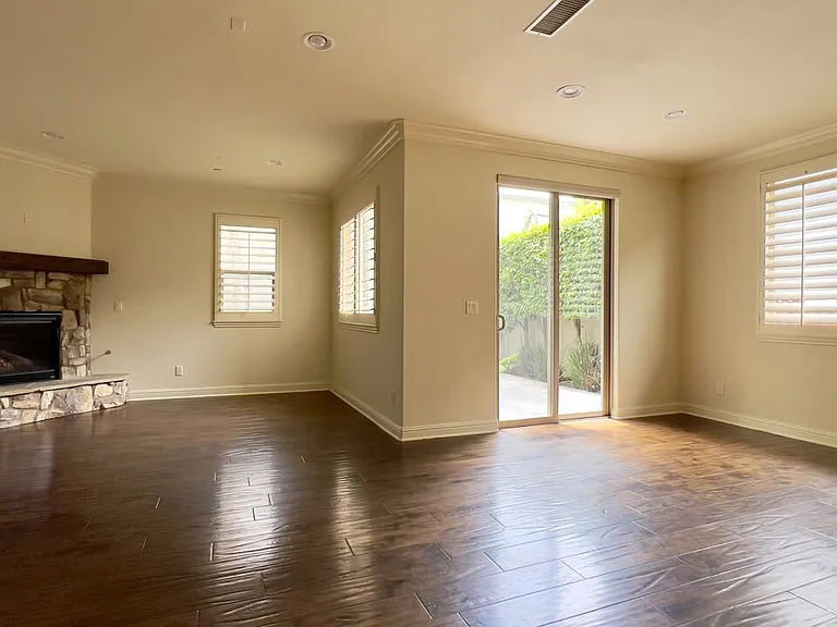1011 Green Ln — Photo 4