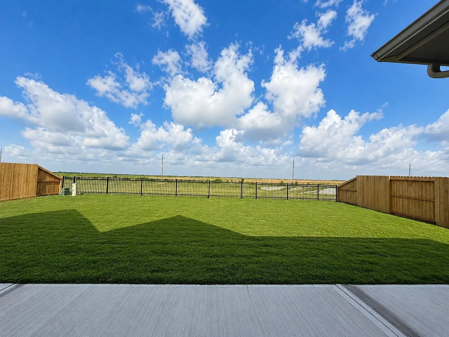 4 bed, 4.0 bath, 3055 sqft, $4,290 — Photo 3