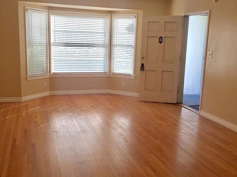 626 Midvale Ave #2 — Photo 2