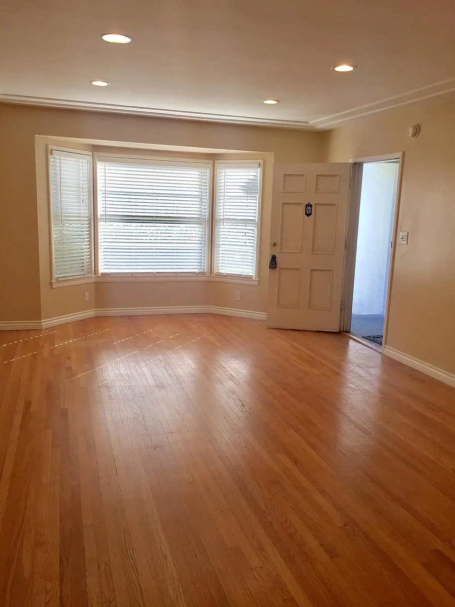 Building Photo - 626 Midvale Ave #2