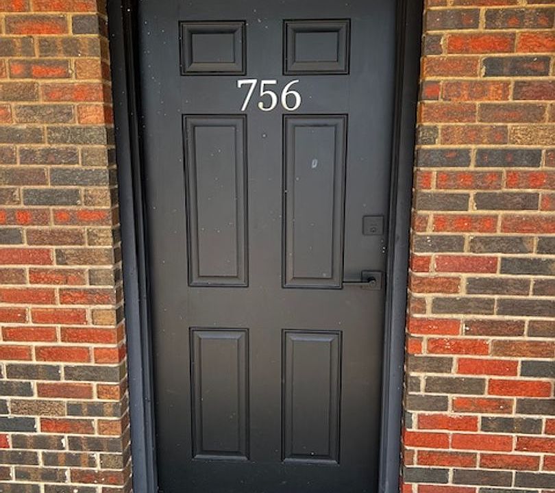 1st image of 756 Lawrence Ave