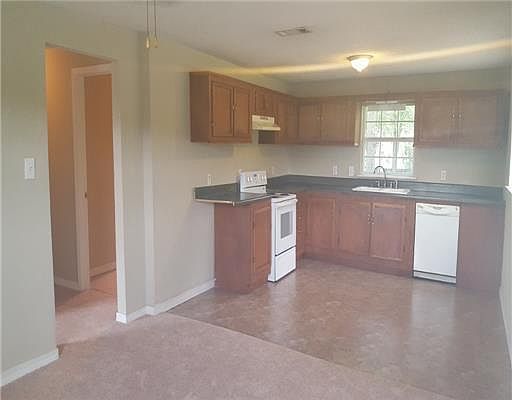 4th image of 4405 Cedar St