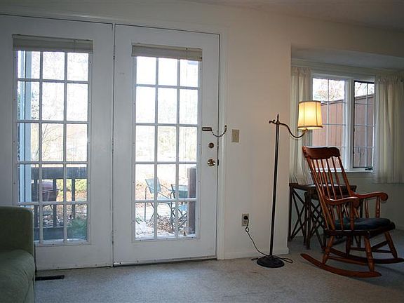 5th image of 304 Admiralty Hts