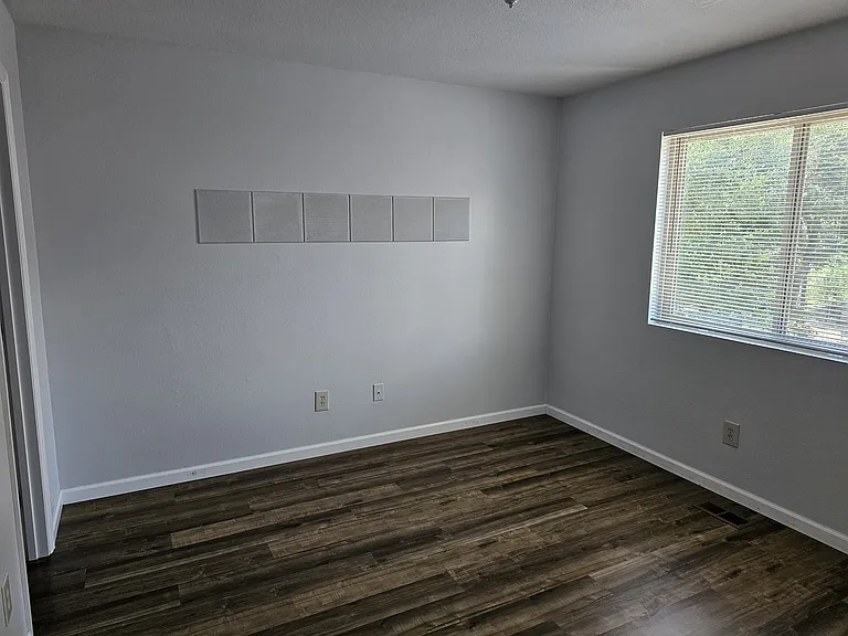 2514 E Monument St — Photo 8