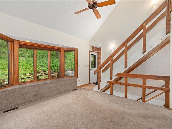 3rd image of 94 W Wood Ridge Dr