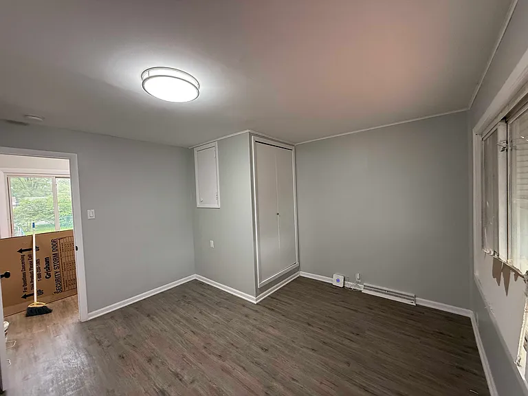 351 Clyde Ave — Photo 10
