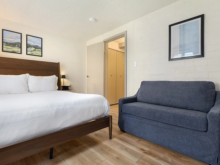 Upper Level Ensuite Bedroom 1 | Queensize Bed | Sleeper Sofa