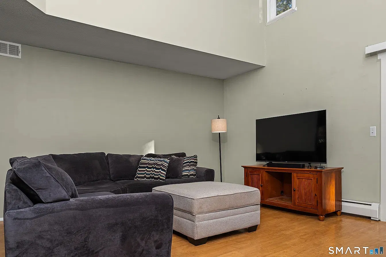 2 bed, 1372 sqft, $1,000 — Photo 4