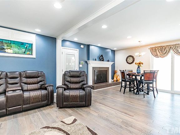 4th image of 418 Princess Anne Dr