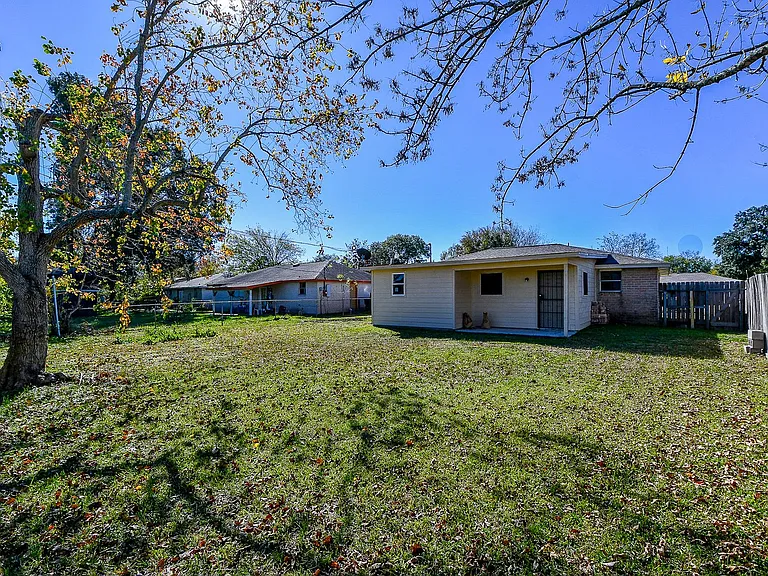4926 Ridgestone St — Photo 32