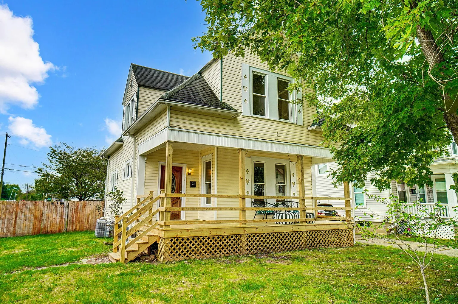 31 Oakwood Ave photo 1