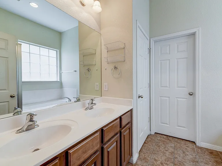 5102 Caswell Ave — Photo 24