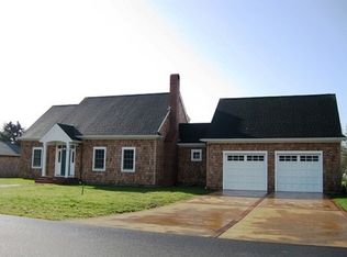 848 1st St NE, Bandon, OR 97411